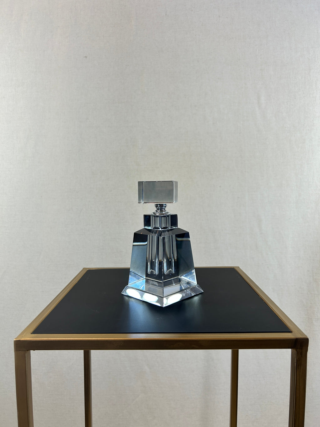 Flacon de parfum grise
