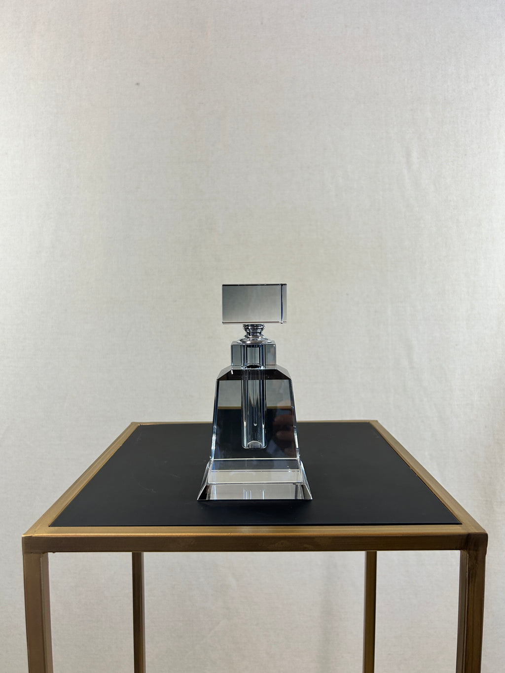 Flacon de parfum grise