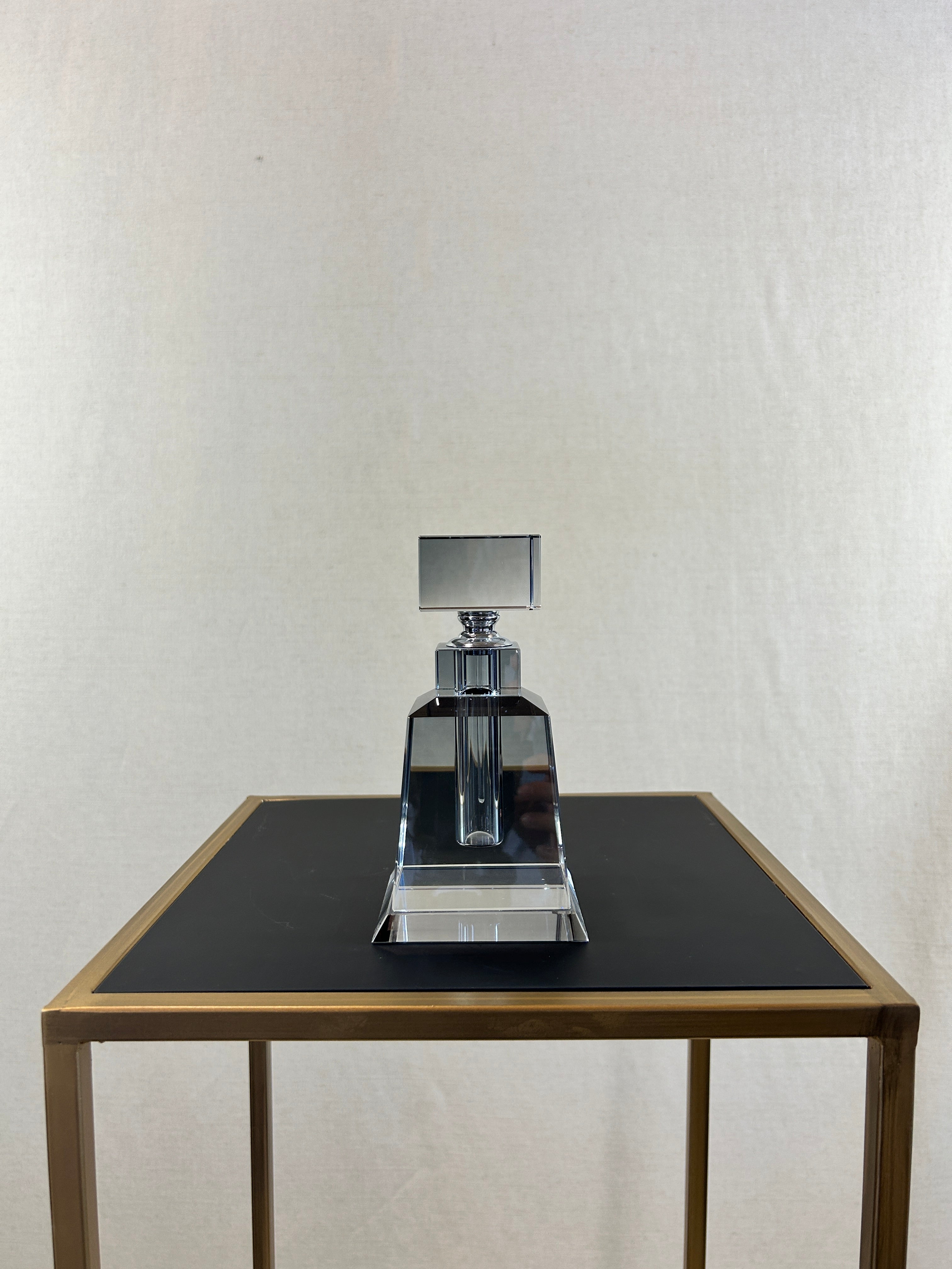 Flacon de parfum grise
