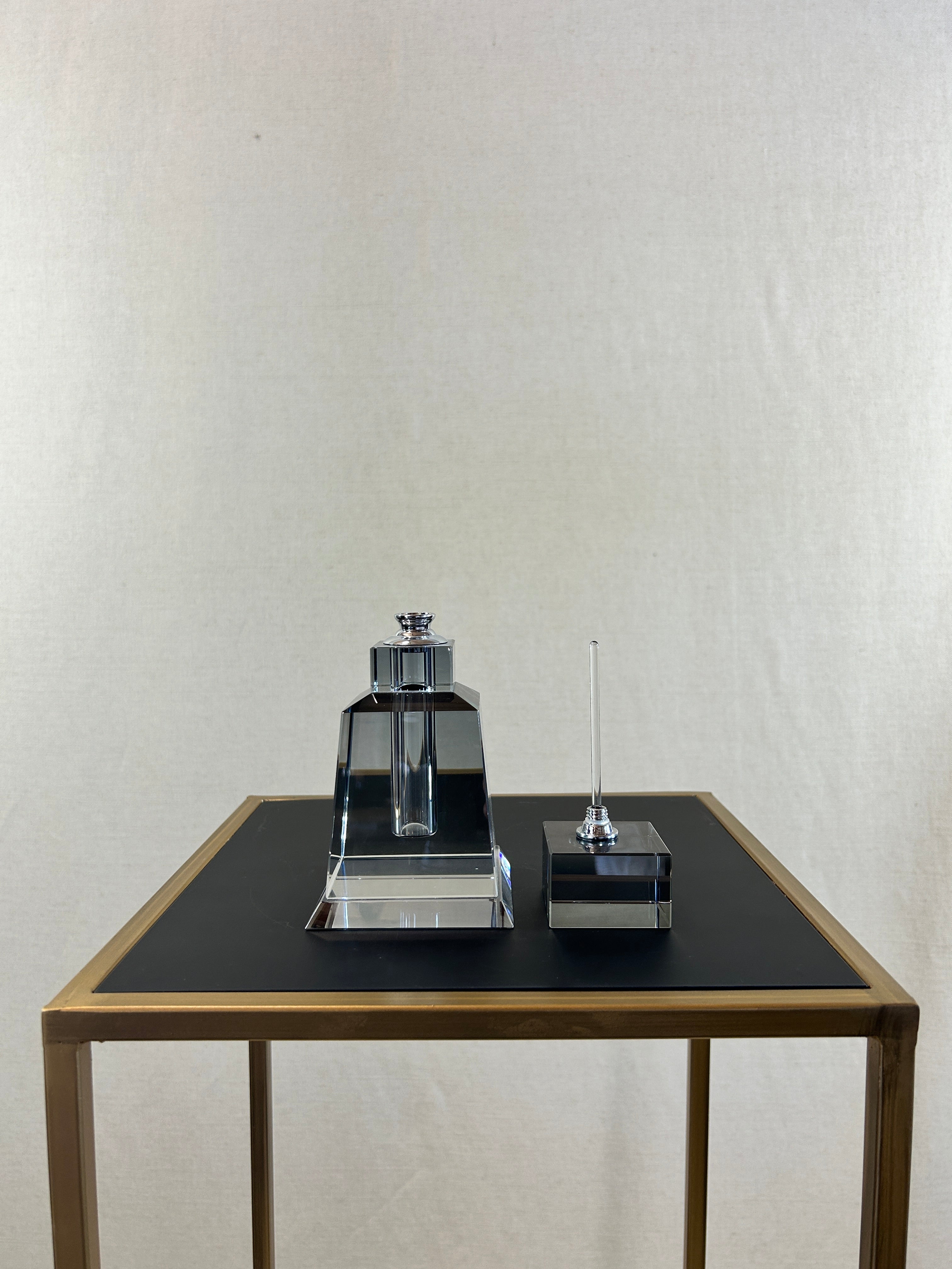 Flacon de parfum grise